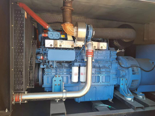 阳东燃油消耗率与进气温度的具体关系是什么？