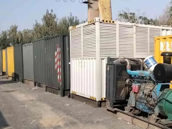 阳东200KW柴油发电机机组每小时油耗是多少？